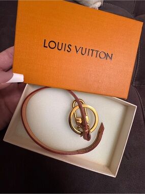 💼 🔑 💝 Louis Vuitton Key Ring + LV Gift Box